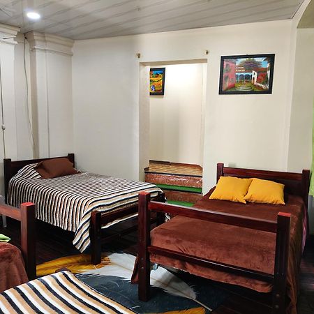 Hostal Latitud Ecuem Quito Exterior foto
